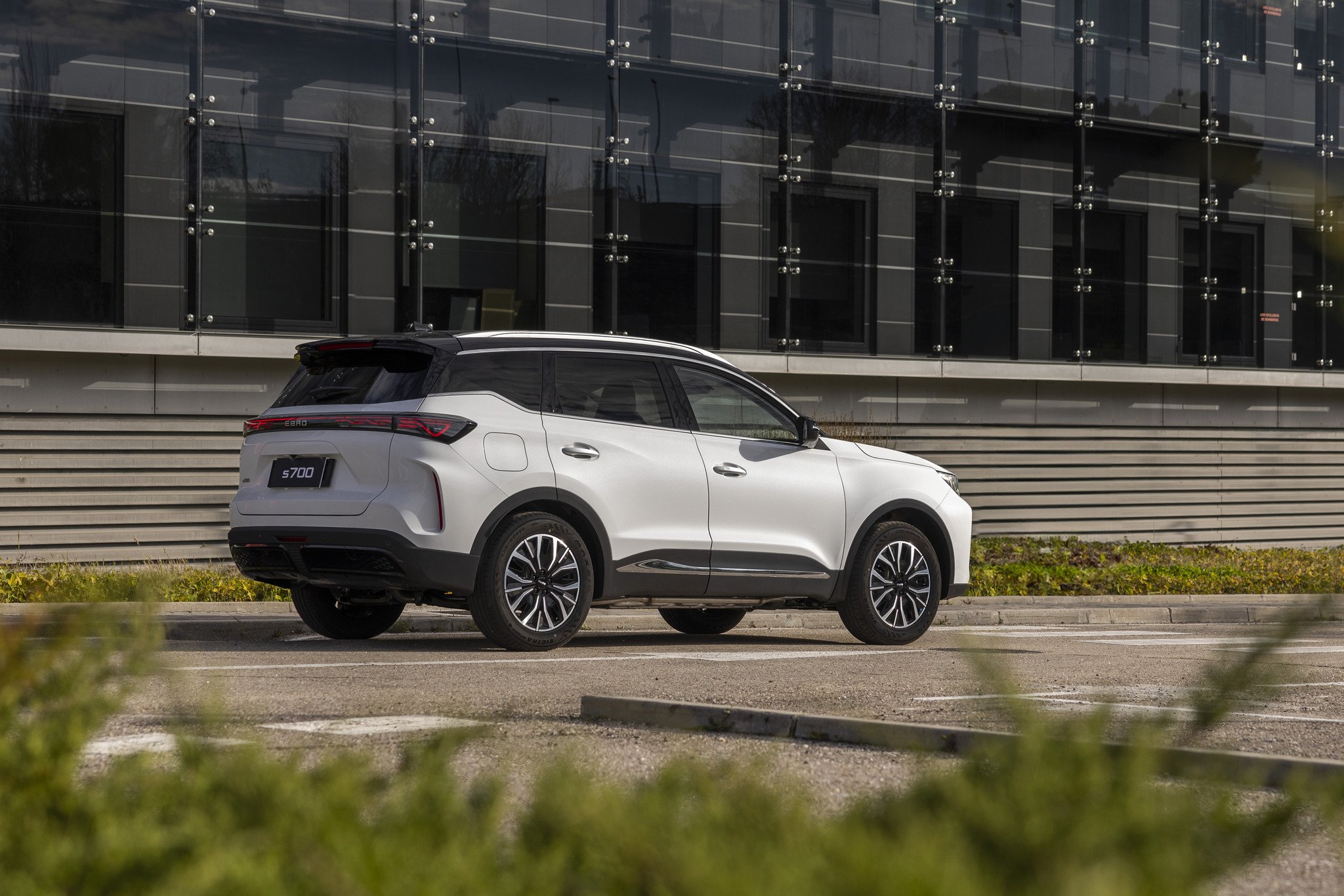 Prueba EBRO S700 PHEV: Cero, 90 km en eléctrico y candidato a destronar al Toyota C-HR