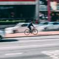 La mala convivencia de conductores y ciclistas puede conllevar multas de 200 euros