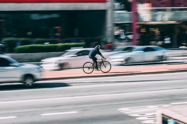 La mala convivencia de conductores y ciclistas puede conllevar multas de 200 euros