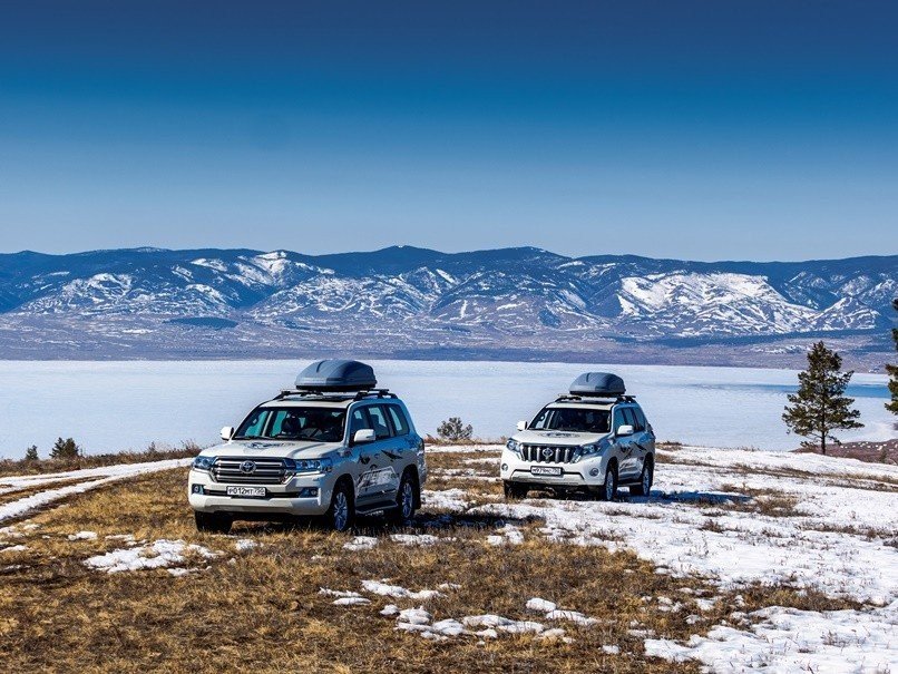Dos Toyota Land Cruiser suben el Everest hasta 5.374 metros