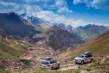 Dos Toyota Land Cruiser suben el Everest hasta 5.374 metros