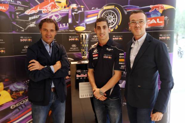 Sébastien Buemi visita el Tour Infiniti Q50