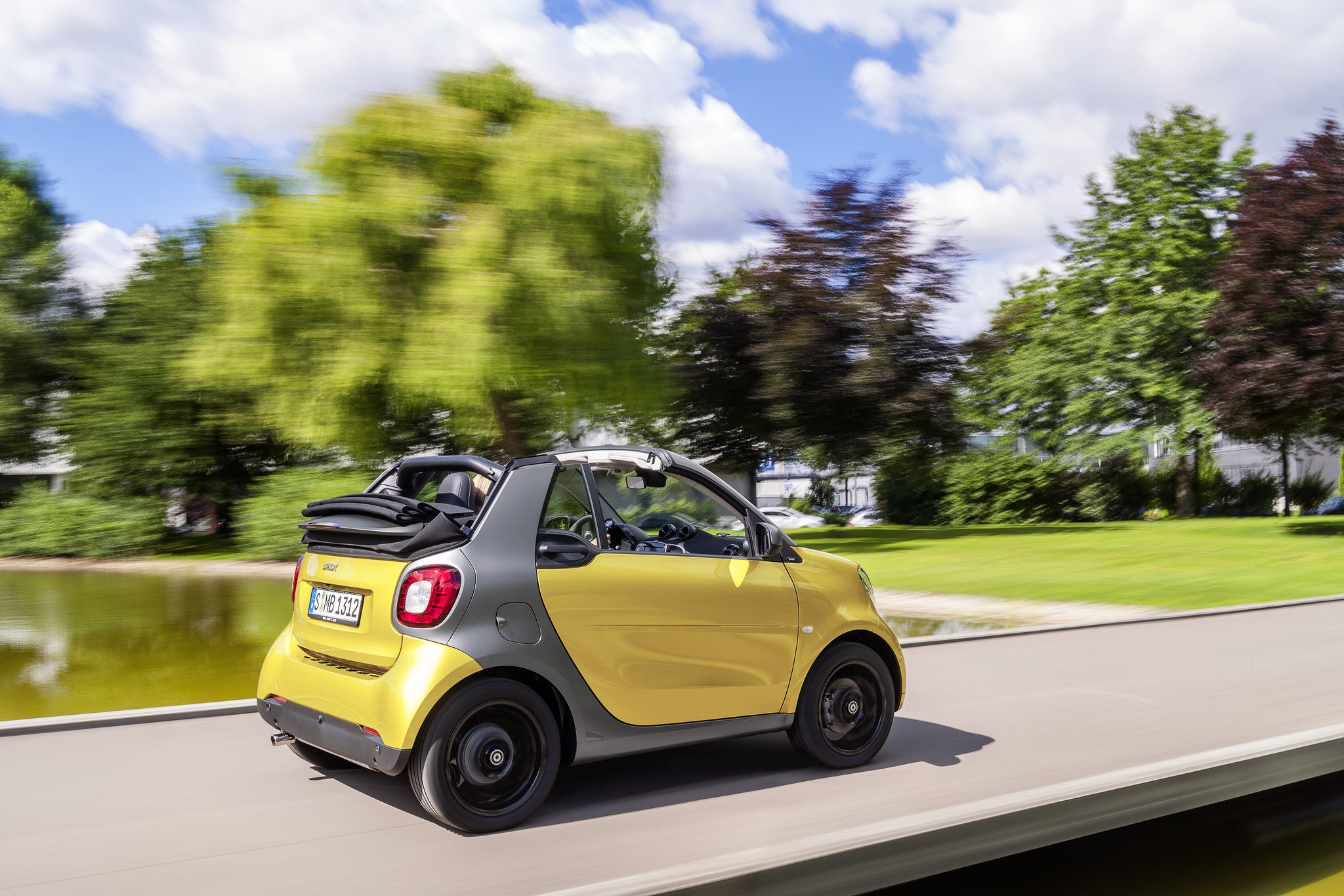 Prueba Smart fortwo cabrio: 90 CV y cambio DSG para tomar la ciudad
