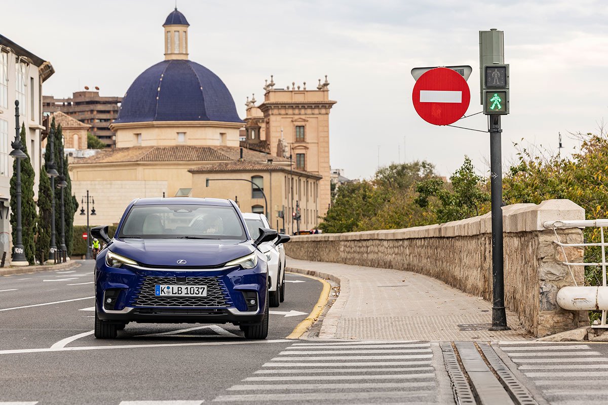 Prueba Lexus LBX: el nuevo SUV híbrido que elevará las ventas de la marca japonesa