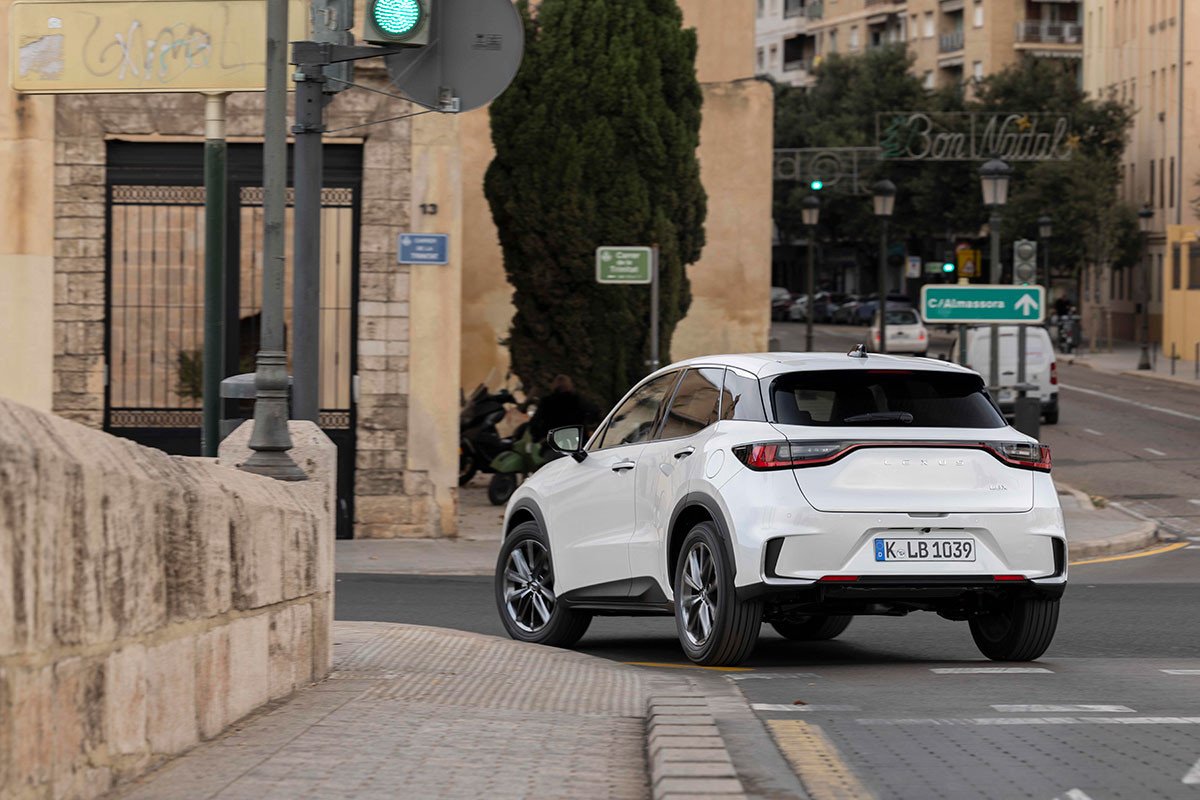 Prueba Lexus LBX: el nuevo SUV híbrido que elevará las ventas de la marca japonesa