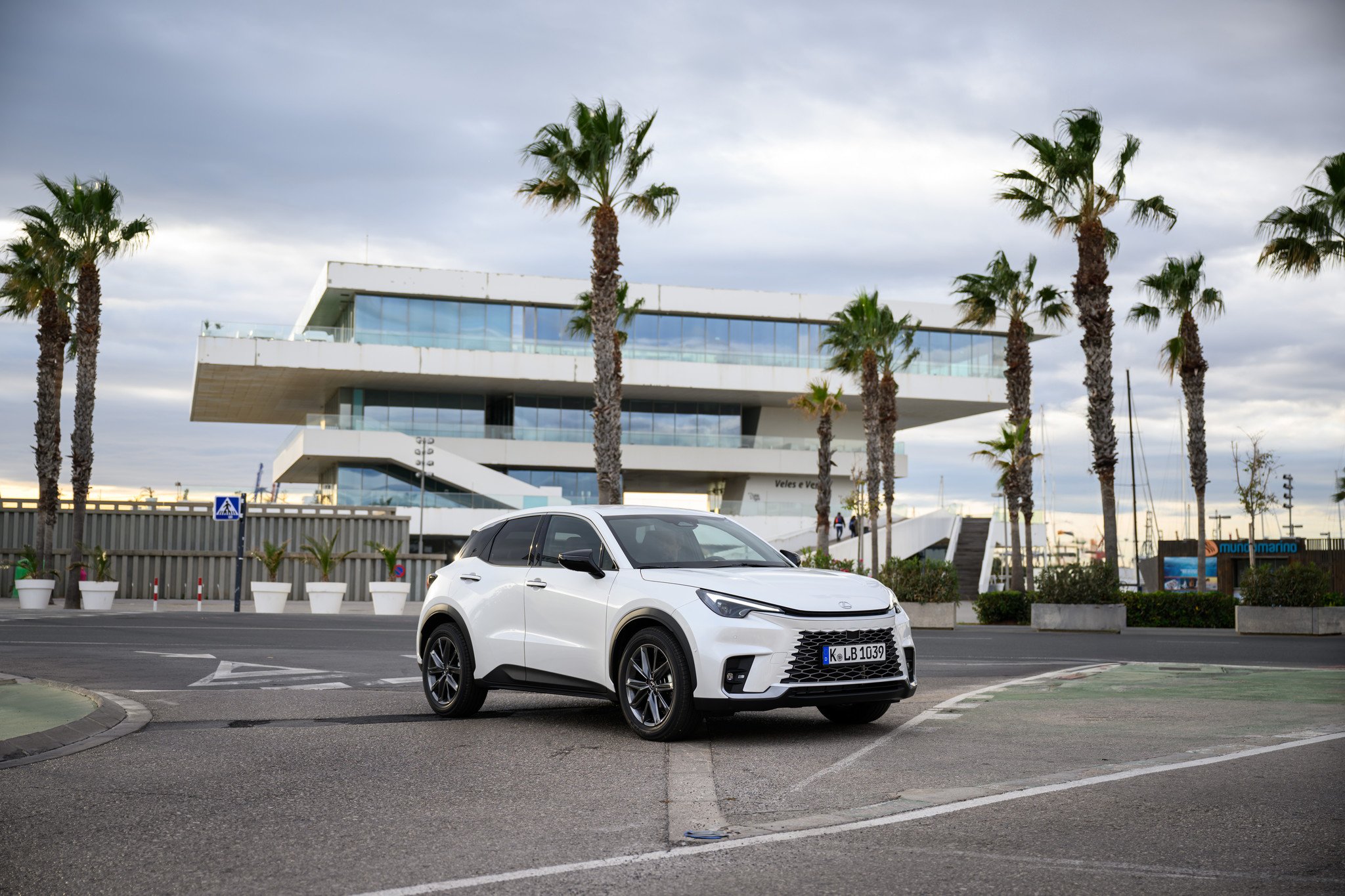 Prueba Lexus LBX: el nuevo SUV híbrido que elevará las ventas de la marca japonesa