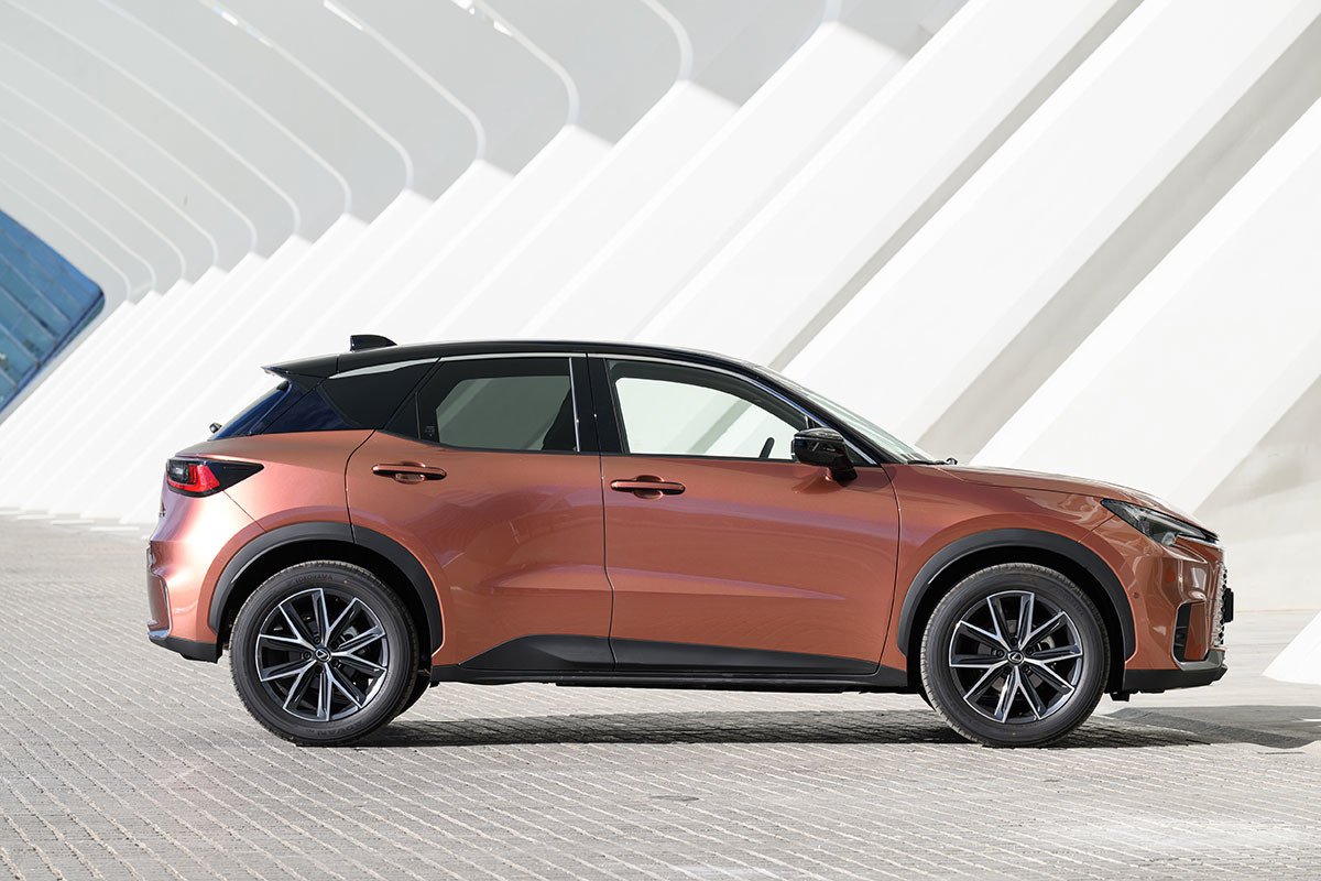 Prueba Lexus LBX: el nuevo SUV híbrido que elevará las ventas de la marca japonesa