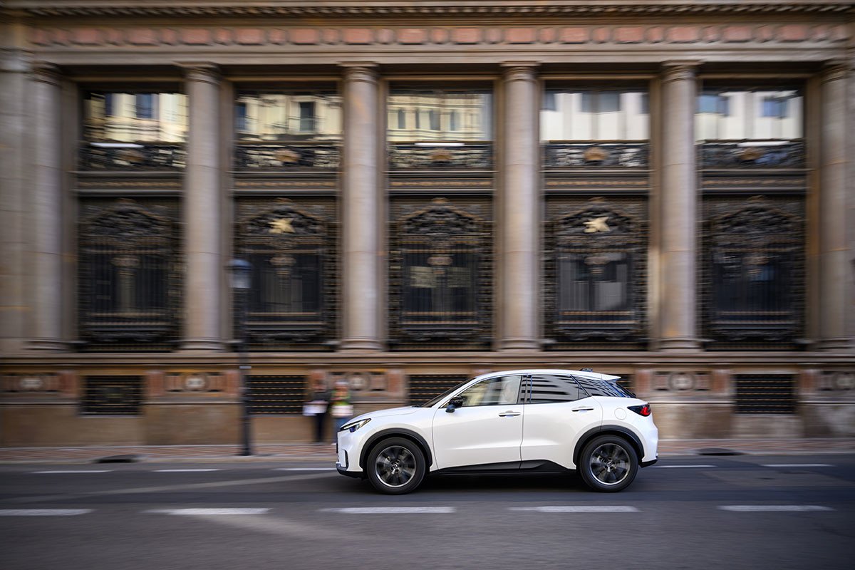 Prueba Lexus LBX: el nuevo SUV híbrido que elevará las ventas de la marca japonesa