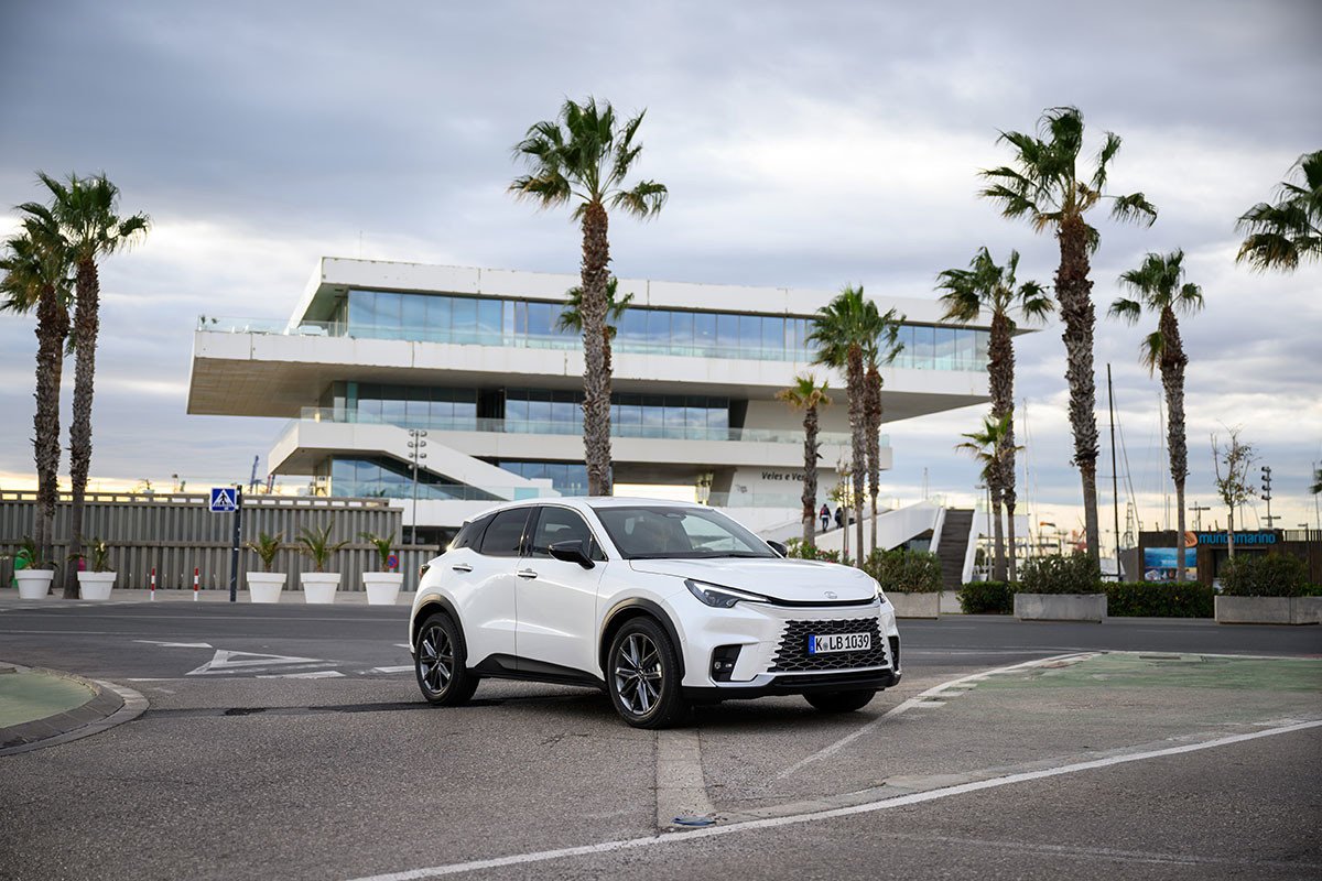 Prueba Lexus LBX: el nuevo SUV híbrido que elevará las ventas de la marca japonesa