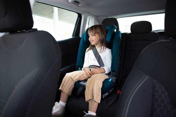 Esta es la silla infantil para el coche que incorpora música