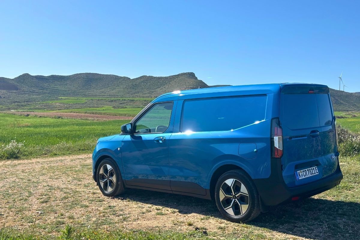 Ford e-Transit Courier (2)