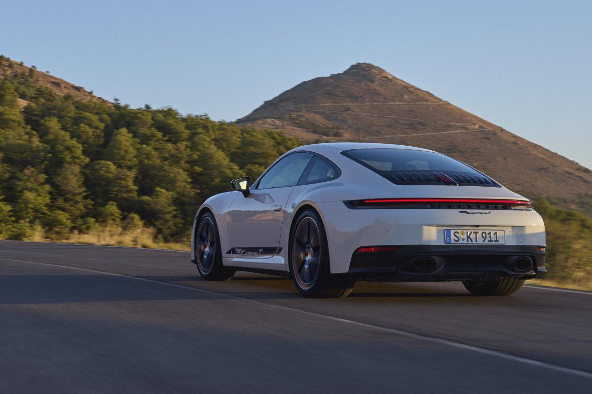 Nuevo Porsche 911 Carrera T: Larga vida al cambio manual con motor bóxer y casi 400 CV