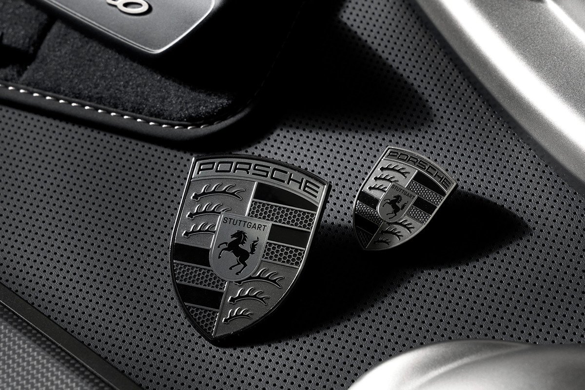 porsche diferencia al turbo logotipos