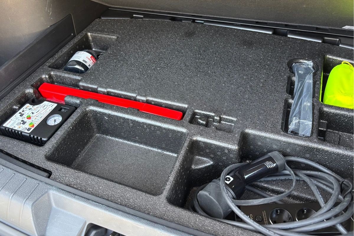 Prueba BYD Seal U DM-I: Motor híbrido enchufable y etiqueta cero, maletero, consumo