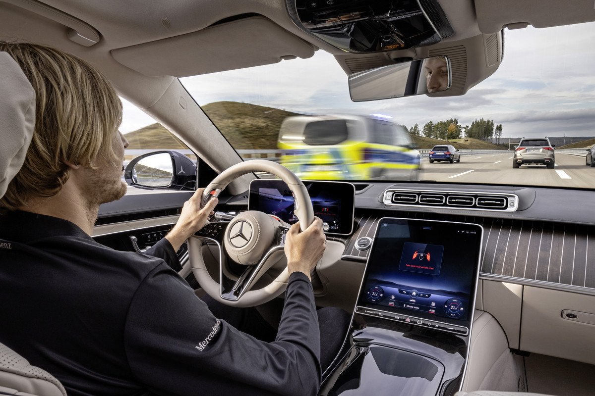Mercedes ya tiene preparado y homologado un sistema de conducción autónoma de nivel 3