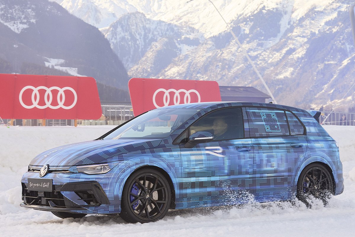vw golf r 2024 camuflado_derrape