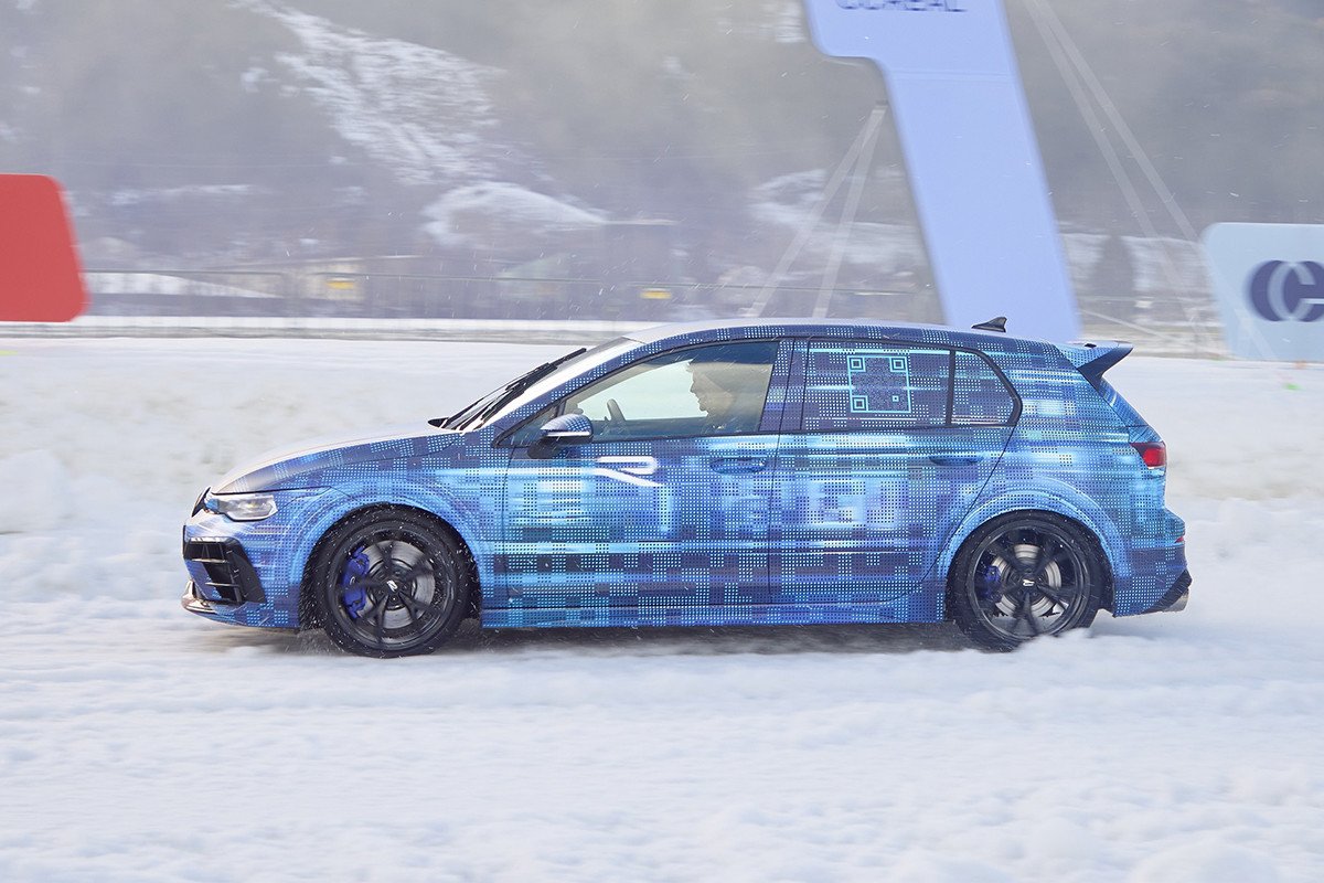 vw golf r 2024 camuflado_nieve
