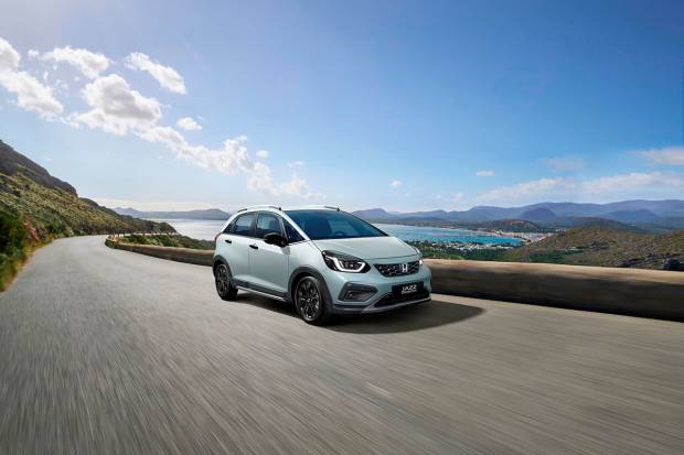 Nuevo Honda Jazz Crosstar e:HEV: híbrido crossover urbano desde 30.250 euros