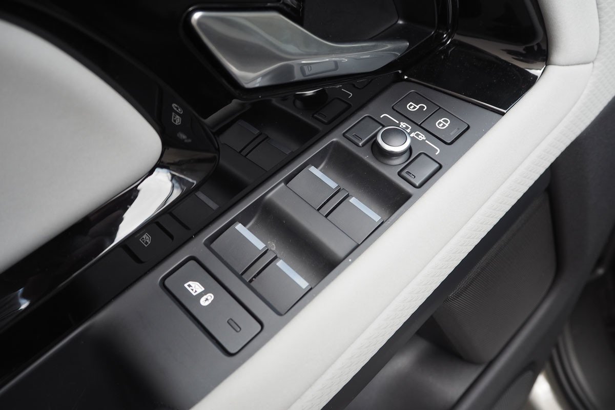 Prueba y opinión Range Rover Evoque P300e PHEV: precio y autonomía del sistema híbrido