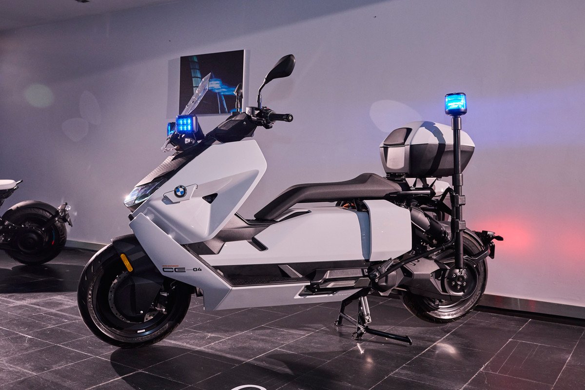 BMW presenta su amplia gama de modelos para autoridades, cuerpos de seguridad y blindados