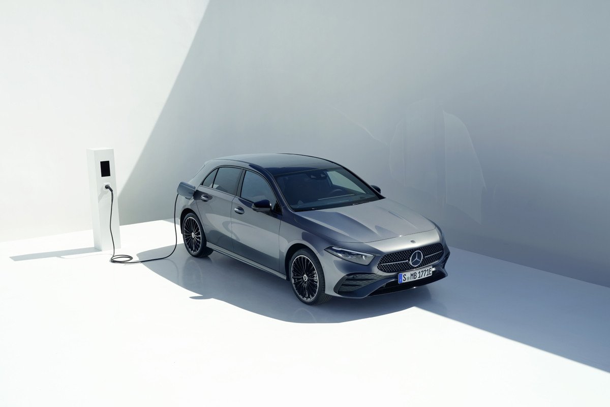 Se presentan los nuevos Mercedes Clase A y A Sedan: fotos y nuevos motores