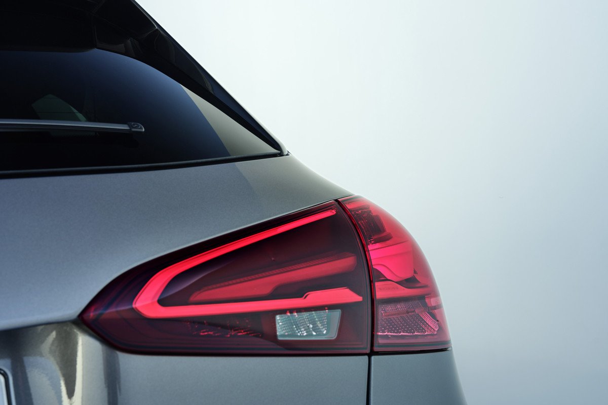 Se presentan los nuevos Mercedes Clase A y A Sedan: fotos y nuevos motores