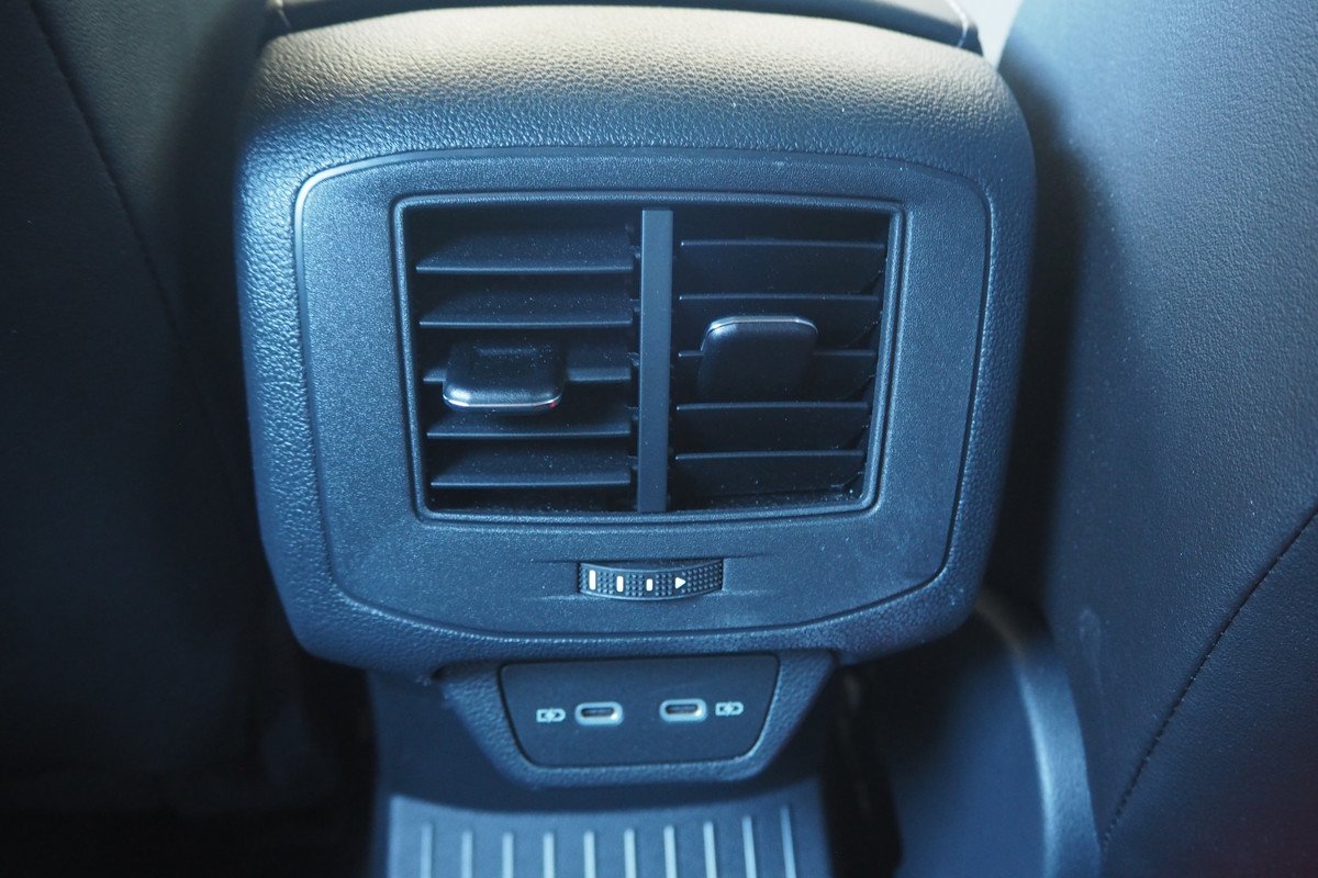Prueba y opinión del Volkswagen T-Roc: interior, precios, medidas y acabado R-Line