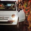 Jennifer Lopez sube un Fiat 500 al escenario