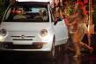 Jennifer Lopez sube un Fiat 500 al escenario