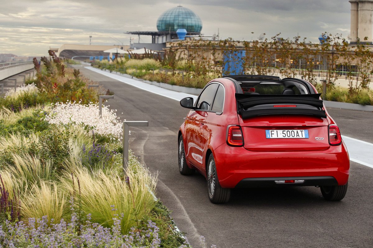 Fiat 500e RED, la versión más solidaria: primeras imágenes y precios