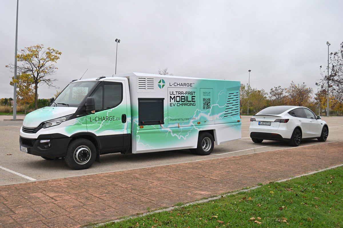 L-Charge en España: nuevo servicio móvil de carga de coches eléctricos ultrarrápido