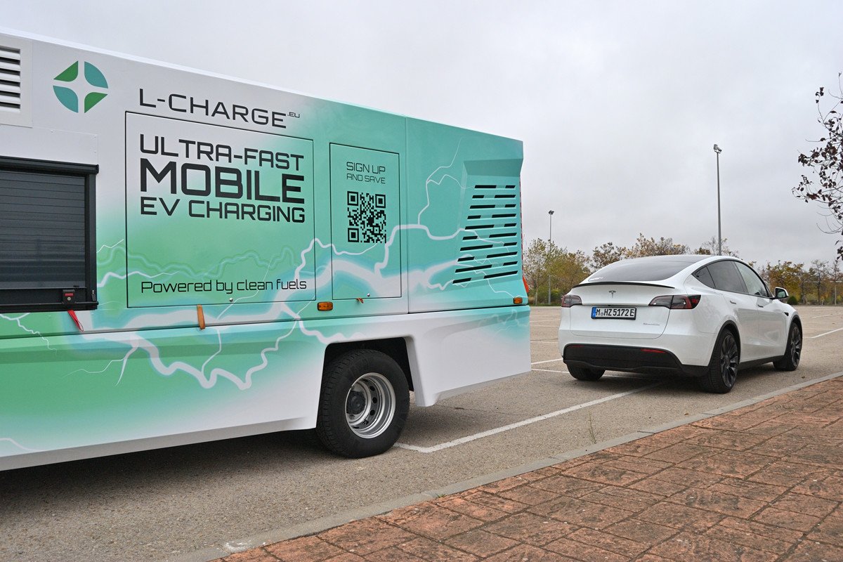 L-Charge en España: nuevo servicio móvil de carga de coches eléctricos ultrarrápido