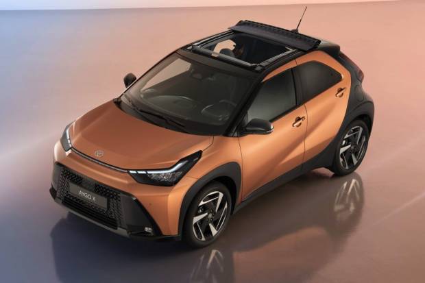 Toyota Aygo X Cross 2026: más eficiente que nunca con motor híbrido y etiqueta ECO
