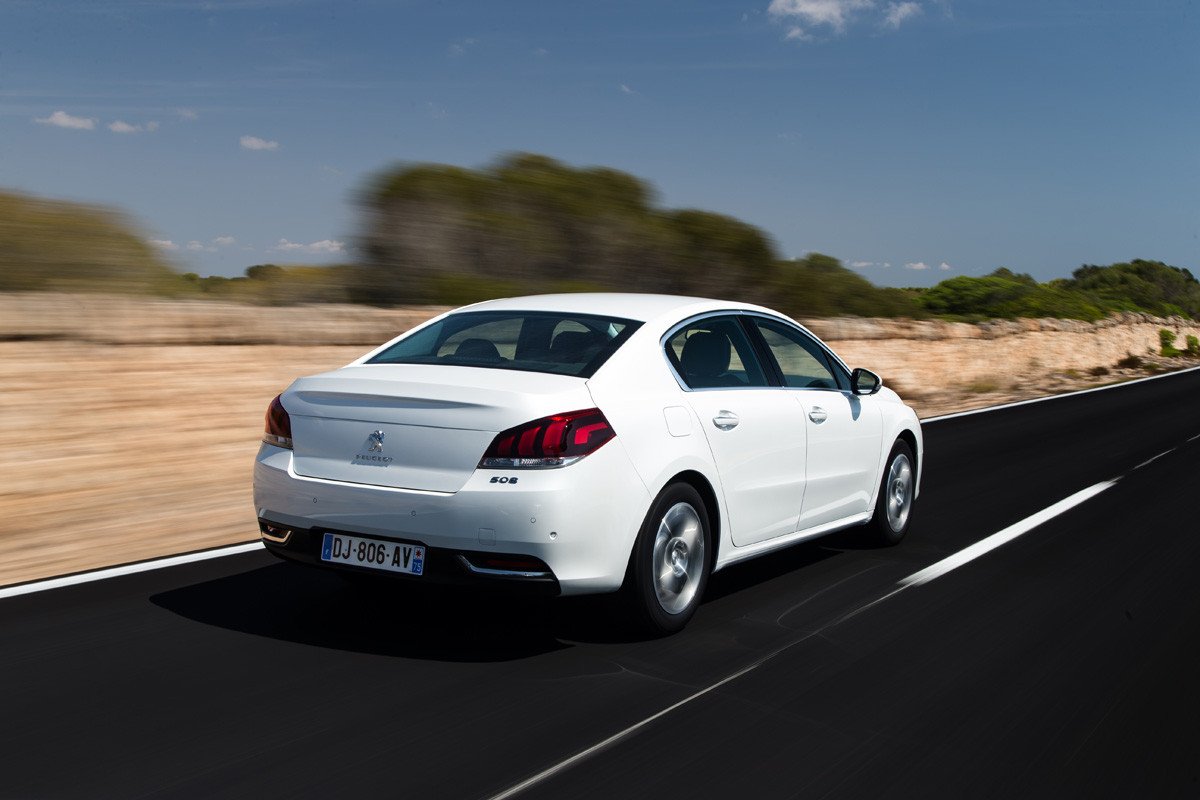 Nuevo Peugeot 508: nueva cara, más equipamiento y menos consumo