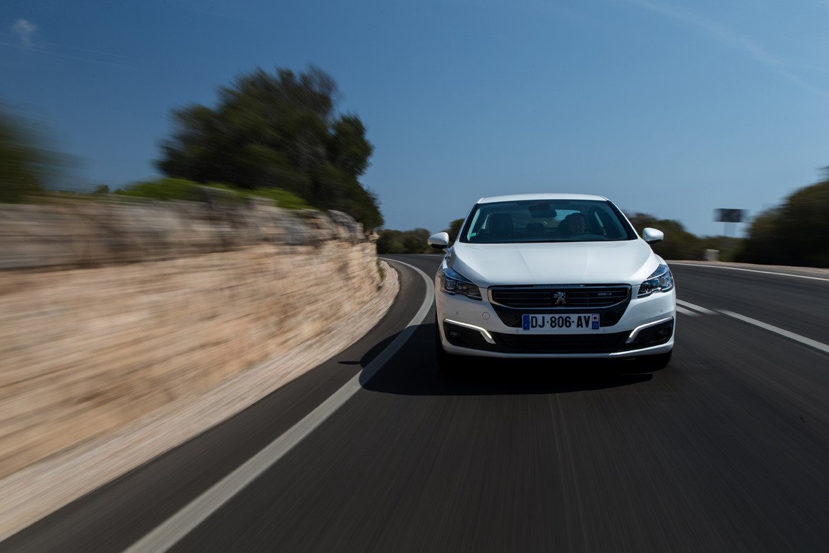 Nuevo Peugeot 508: nueva cara, más equipamiento y menos consumo