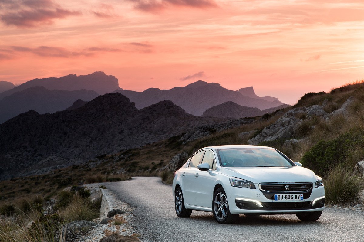 Nuevo Peugeot 508: nueva cara, más equipamiento y menos consumo