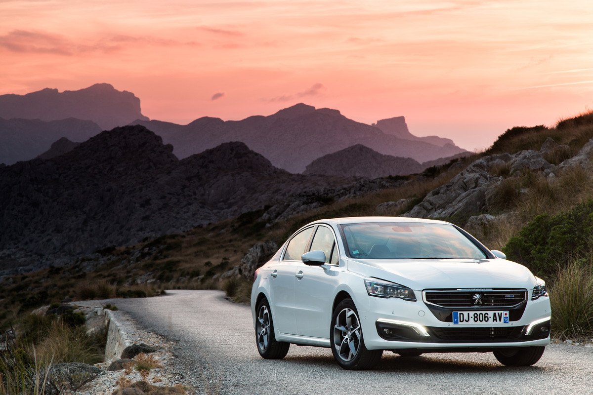 Nuevo Peugeot 508: nueva cara, más equipamiento y menos consumo