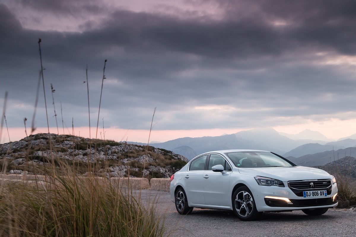 Nuevo Peugeot 508: nueva cara, más equipamiento y menos consumo