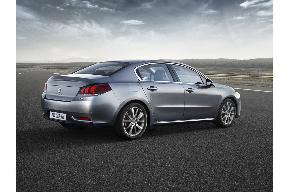Nuevo Peugeot 508: nueva cara, más equipamiento y menos consumo