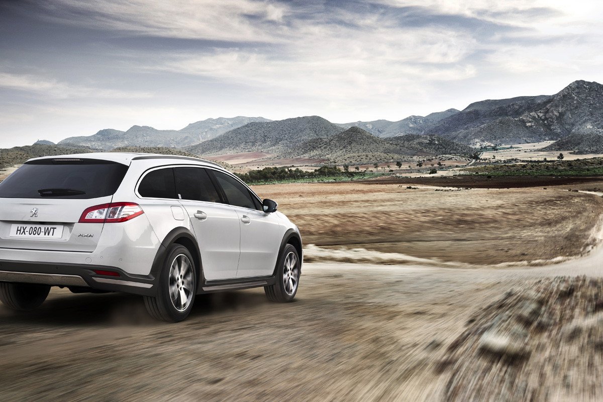 Nuevo Peugeot 508: nueva cara, más equipamiento y menos consumo