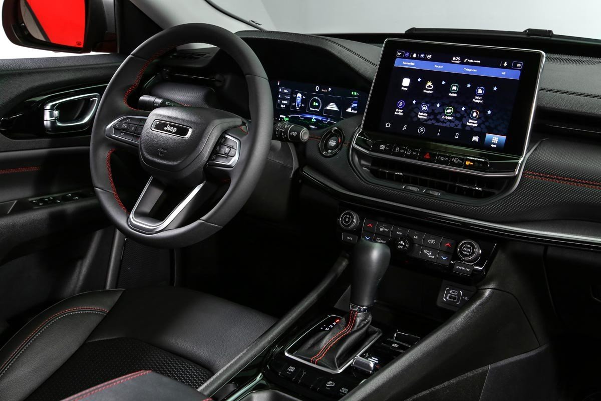 Nuevo Jeep Compass: casi igual por fuera y revolución interior