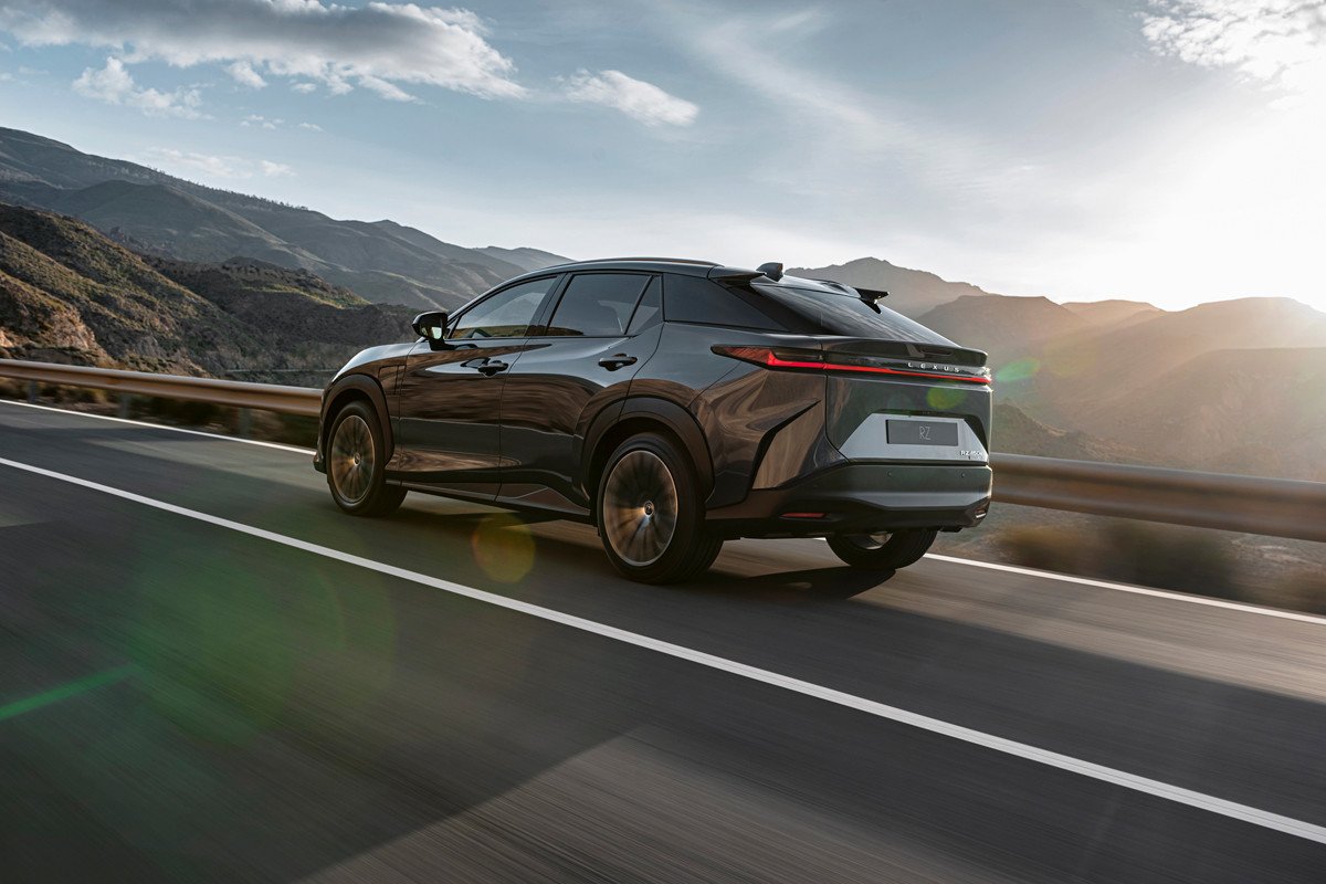 Nos montamos por primera vez en el Lexus RZ: aquí nuestras impresiones y precios