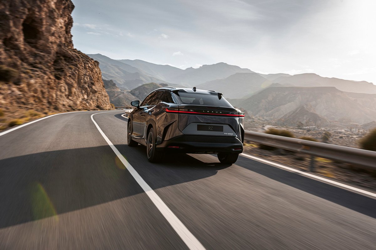Nos montamos por primera vez en el Lexus RZ: aquí nuestras impresiones y precios