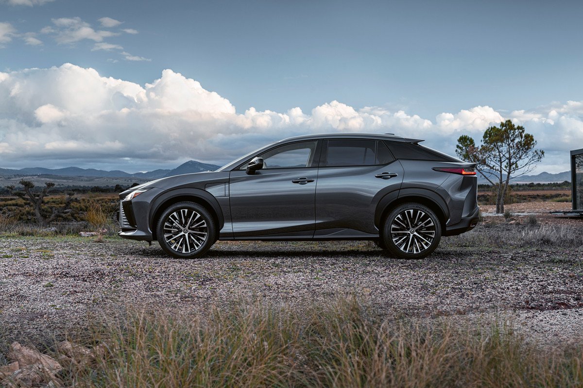 Nos montamos por primera vez en el Lexus RZ: aquí nuestras impresiones y precios