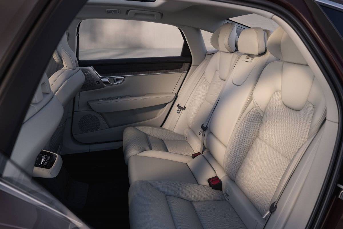 Volvo S90 2025: la berlina sueca con etiqueta eco y cero actualizada primero para China