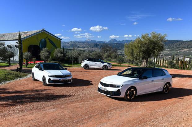 Prueba Opel Astra y Grandland GSe: deportividad y eficiencia a partes iguales