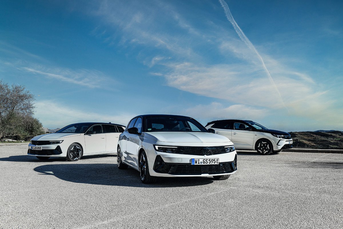 Prueba Opel Astra y Grandland GSe: deportividad y eficiencia a partes iguales