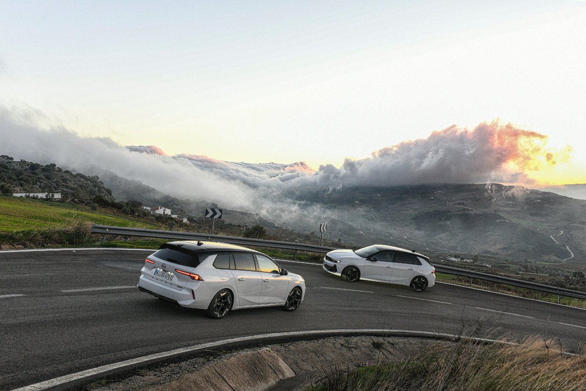 Prueba Opel Astra y Grandland GSe: deportividad y eficiencia a partes iguales