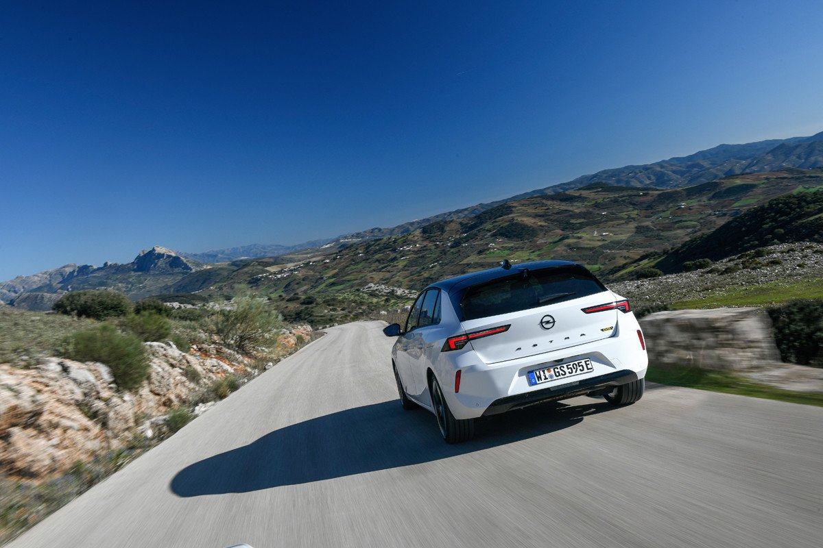 Prueba Opel Astra y Grandland GSe: deportividad y eficiencia a partes iguales