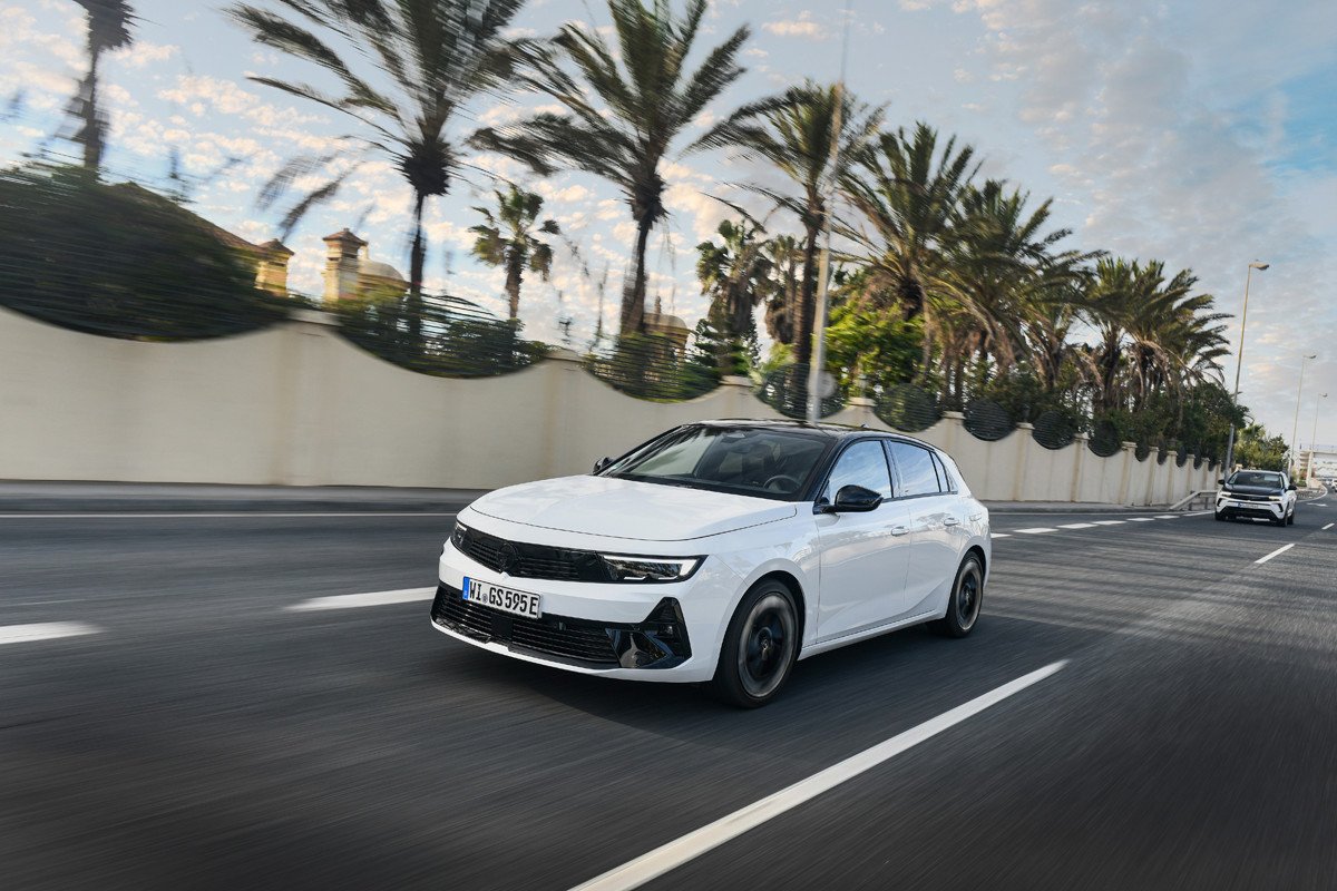 Prueba Opel Astra y Grandland GSe: deportividad y eficiencia a partes iguales